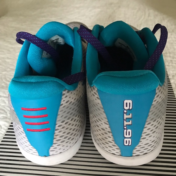 Kobe XI basketball 10M shoe 6/11/96 date wrong - Picture 2 of 8